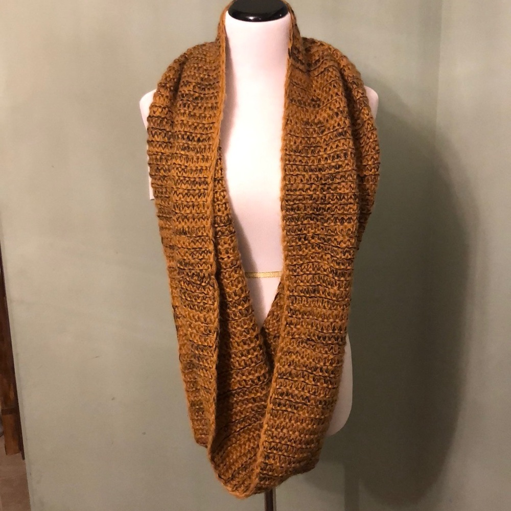 Women’s infinity scarf